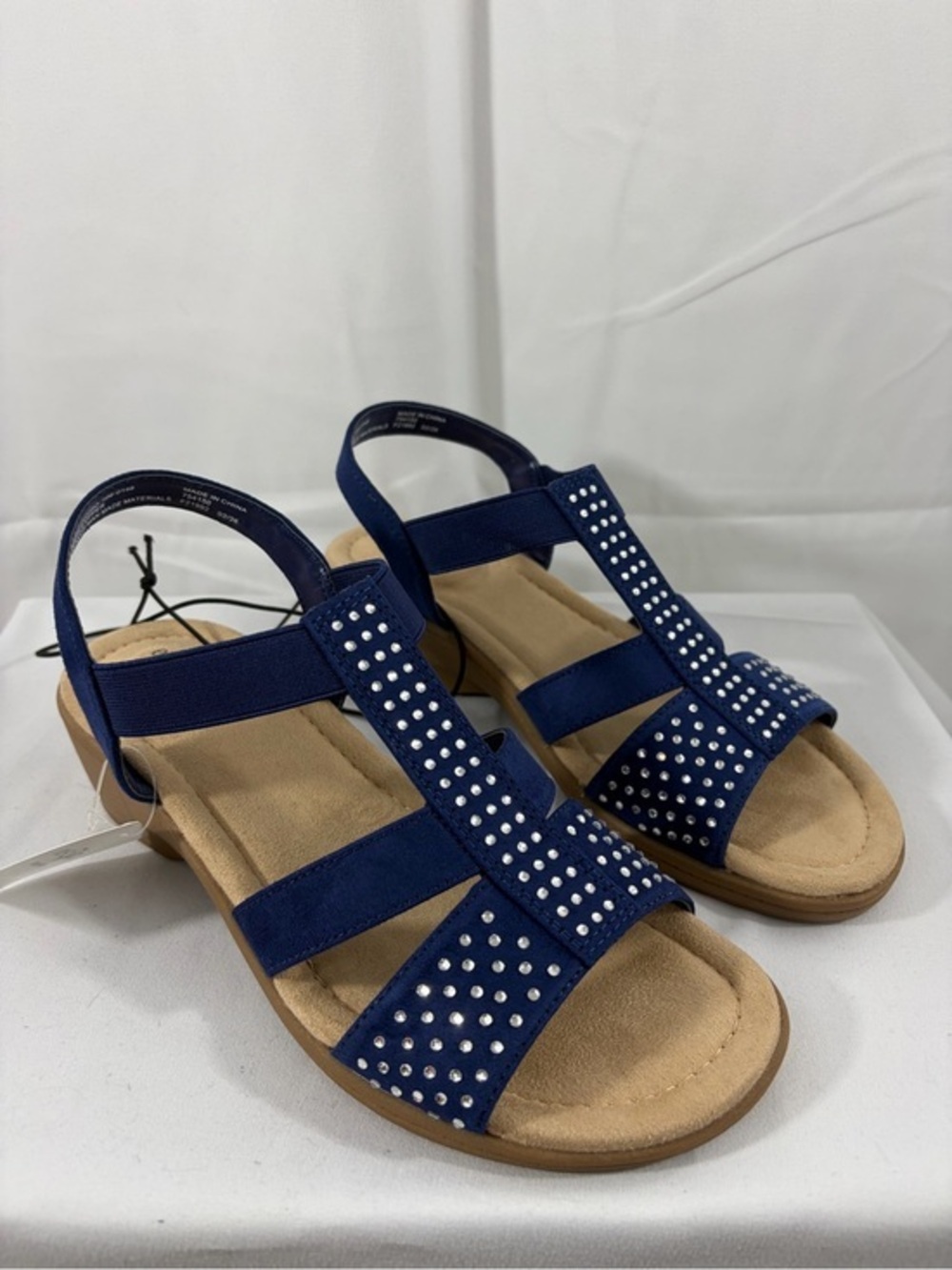 NWT East 5th Women’s Size 8 Navy Blue Studded T-Strap Comfort Sandals
